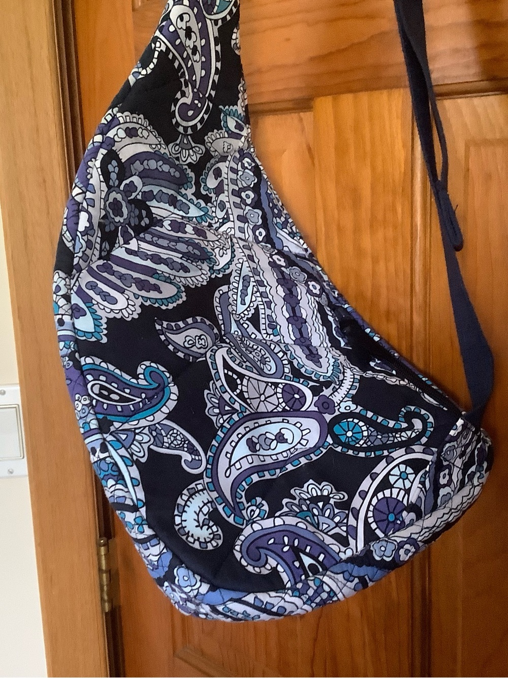 Vera Bradley sling bag - Picture 5 of 5